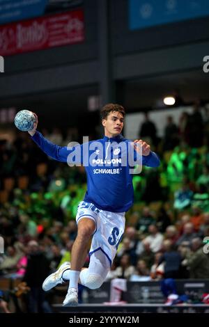 Wetzlar, Deutschland. Dezember 2024. Wetzlar, 22. Dezember 2024: Julian Koester ( 7 Gummersbach ) während des DAIKIN Handball-Bundesliga-Spiels zwischen HSG Wetzlar und VfL Gummersbach in der Buderus-Arena in Wetzlar. (Julia Kneissl/SPP) Credit: SPP Sport Press Photo. /Alamy Live News Stockfoto