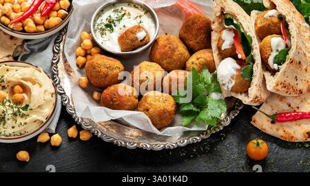 Nahöstliche, arabische Gerichte. Halal-Essen. Libanesische Küche. Stockfoto