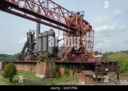 Der stillgelegte, verlassene und abgerissene Carrie Furnace in Rankin, PA Stockfoto