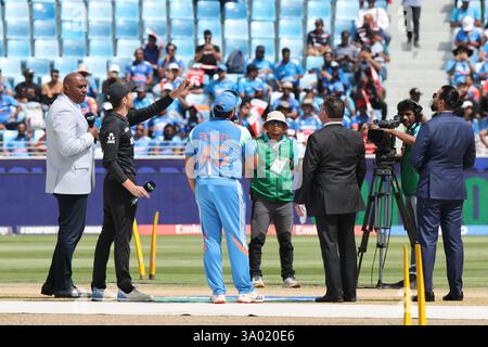 Dubai, VAE. März 2025. Dubai, Vae. März 2025. Cricket: ICC Champions Trophy 2025: Dubai INDIEN gegen Neuseeland Spieler in Aktion vor dem Spiel Credit: Seshadri SUKUMAR/Alamy Live News Credit: Seshadri SUKUMAR/Alamy Live News Stockfoto