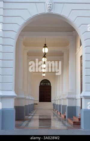 Architekturdetails des Nationaltheaters von Panama, gleich unten von der Plaza Bolivar, panama-Stadt, panama - Stockfoto Stockfoto