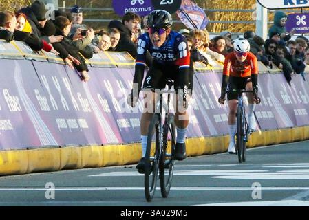 Ninove, Belgien. März 2025. NINOVE, BELGIEN - 1. MÄRZ: Demi Vollering während der Omloop Het Nieuwsblad am 1. März 2025 in Ninove, Belgien (Foto: Sportfoto/Orange Pictures) Credit: Orange Pics BV/Alamy Live News Stockfoto