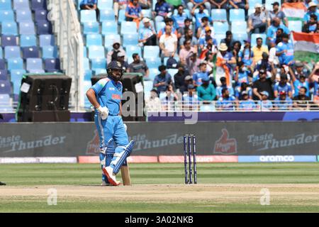 Dubai, VAE. März 2025. Dubai, Vae. März 2025. Cricket: ICC Champions Trophy 2025: Dubai INDIA vs New Zealand Rohit in Action Credit: Seshadri SUKUMAR/Alamy Live News Credit: Seshadri SUKUMAR/Alamy Live News Stockfoto