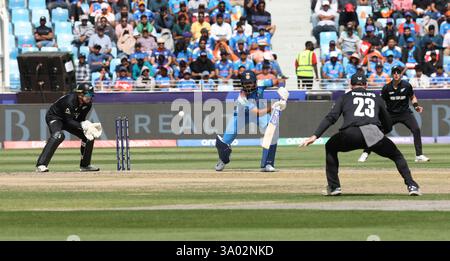 Dubai, VAE. März 2025. Dubai, Vae. März 2025. Cricket: ICC Champions Trophy 2025: Dubai INDIA vs Neuseeland in Action Credit: Seshadri SUKUMAR/Alamy Live News Credit: Seshadri SUKUMAR/Alamy Live News Stockfoto
