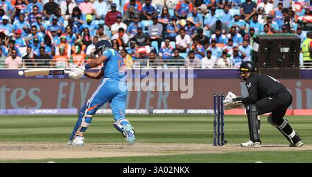 Dubai, VAE. März 2025. Dubai, Vae. März 2025. Cricket: ICC Champions Trophy 2025: Dubai INDIA vs New Zealand Shreyas iyer in Action Credit: Seshadri SUKUMAR/Alamy Live News Credit: Seshadri SUKUMAR/Alamy Live News Stockfoto