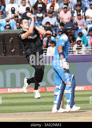 Dubai, VAE. März 2025. Dubai, Vae. März 2025. Cricket: ICC Champions Trophy 2025: Dubai INDIEN gegen Neuseeland Matt Henry in Aktion Credit: Seshadri SUKUMAR/Alamy Live News Credit: Seshadri SUKUMAR/Alamy Live News Stockfoto