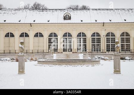 Königliches Theater und Alte Orangerie im Lazienki-Park, Warschau, Polen. Stockfoto