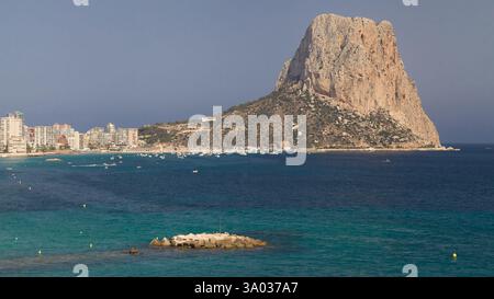 Der Felsen von Ifach in Calpe, Alicante, Spanien. Stockfoto