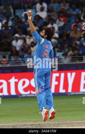 Dubai, VAE. März 2025. Dubai, Vae. März 2025. Cricket: ICC Champions Trophy 2025: Dubai INDIA vs Neuseeland Jadeja in Aktion Credit: Seshadri SUKUMAR/Alamy Live News Credit: Seshadri SUKUMAR/Alamy Live News Stockfoto