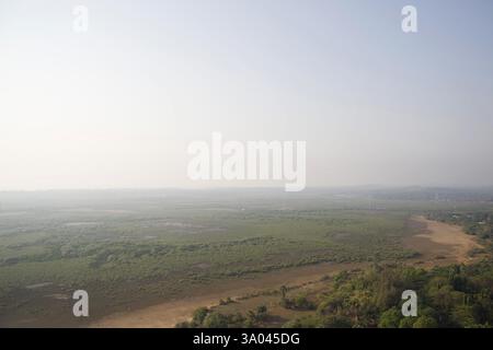 Kleidung, Trocknen, temporär, Haus, Stock, blau, Himmel, Stöcke, Farbe, Farben, Wohnung, Wohnungen, Osten, Hängen, Haus, Häuser, Häuser, Hütte, Hütten, Imperman Stockfoto