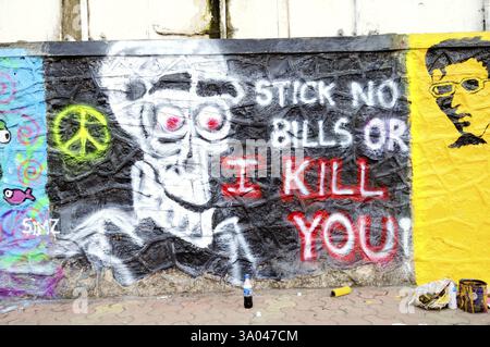 Graffiti-Wände in Lower Parel, Bombay, Mumbai, Maharashtra : Indien Stockfoto