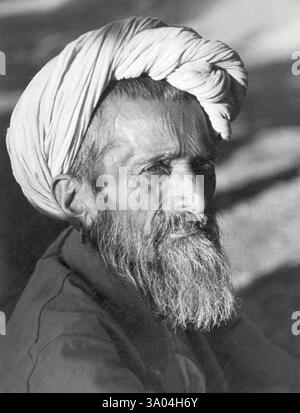 Porträt eines indischen Landmenschen mit Bart und Turban aus Ahmedabad, Gujarat, Indien 1940er Jahre Stockfoto