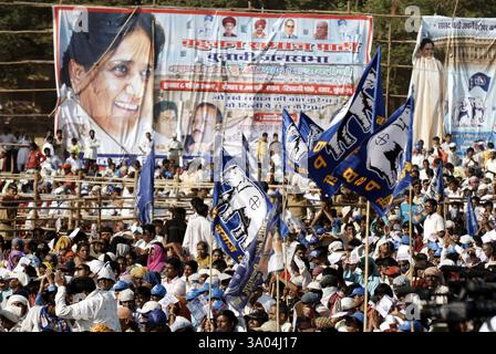 Anhänger der bahujan Samaj Party BSP Wahlkampfkundgebung für die Parlamentswahlen, Bombay Mumbai, Maharashtra, Indien, KEIN MR Stockfoto