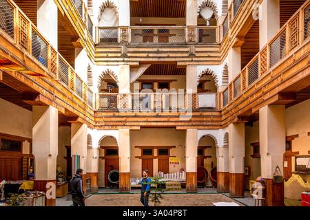 Fès, Marokko - 19. März 2024: Der berühmte fondouk el Nejjarine in Fès, Marokko Stockfoto