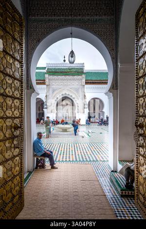 Fès, Marokko - 19. März 2024: Eintritt der Universität al Qarawiyyin in Fès, Marokko Stockfoto