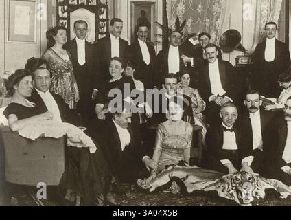 Einfache Geschichten lernen Stricke britische Männer und Frauen, Indien KEIN MR Stockfoto