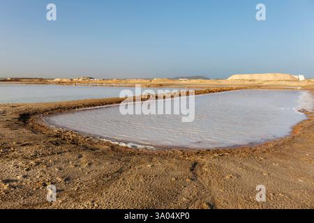 Verdunstungsteiche für die Salzgewinnung auf der Insel Sal, Kap Verde Stockfoto