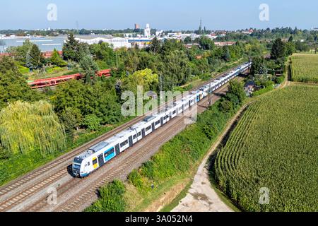 Zug der S-Bahn Stuttgart betreibt von der Deutschen Bahn DB Regio Luftbild in Kornwestheim, Deutschland Kornwestheim, Deutschland - 6. September 2024: Zug der S-Bahn Stuttgart betreibt von der Deutschen Bahn DB Regio Luftbild in Kornwestheim. *** Zug der S-Bahn Stuttgart betrieben von der Deutschen Bahn DB Regio Aerial View in Kornwestheim, Deutschland 6. September 2024 Zug der S-Bahn Stuttgart betrieben von der Deutschen Bahn DB Regio Aerial View in Kornwestheim, Deutschland Stockfoto
