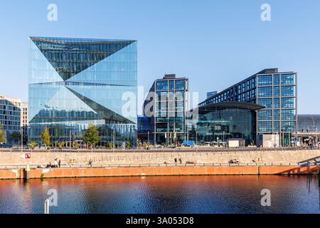 Bahnhof Berlin Hauptbahnhof der Deutschen Bahn DB in Berlin, Deutschland Berlin, Deutschland - 22. September 2024: Bahnhof Berlin Hauptbahnhof der Deutschen Bahn DB in Berlin, Deutschland. *** Berliner Hauptbahnhof der Deutschen Bahn DB in Berlin, Deutschland Berlin, Deutschland 22. September 2024 Berlin Hauptbahnhof der Deutschen Bahn DB in Berlin, Deutschland Stockfoto