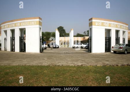 Eingang zum Rusee Modi Centre für Exzellenz im Komplex von Tata Steel in Jamshedpur genannt Tata Nagar, Jharkhand, Indien, Asien Stockfoto