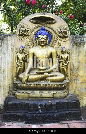 Statue des Buddha im UNESCO-Weltkulturerbe Mahabodhi Tempel, Bodhgaya, Bihar, Indien, Asien Stockfoto