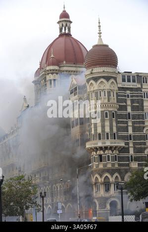 Feuer im Taj Mahal Hotel, nach einem Terroranschlag von Deccan Mujahideen am 26. November 2008 in Bombay Stockfoto