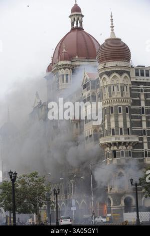 Feuer im Taj Mahal Hotel, nach einem Terroranschlag von Deccan Mujahideen am 26. November 2008 in Bombay Stockfoto