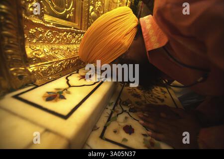 Sikh respektiert goldene Türen, Feiern Weihe ewige Guru Granth Sahib, Sachkhand Saheb Gurudwara in Nanded Stockfoto