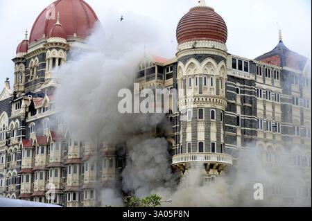 Feuer im Taj Mahal Hotel, nach einem Terroranschlag von Deccan Mujahedeen am 26. November 2008 in Bombay Stockfoto