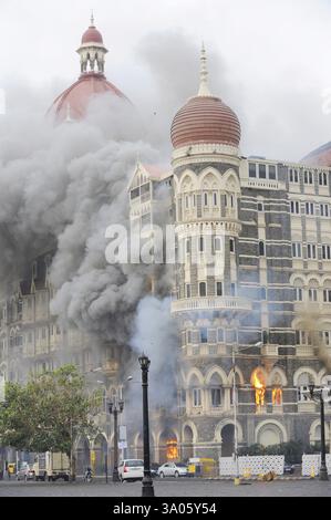 Feuer im Taj Mahal Hotel, nach einem Terroranschlag von Deccan Mujahideen am 26. November 2008 in Bombay Stockfoto