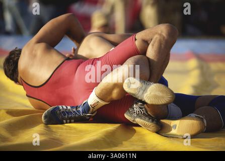 Wrestler India & Pakistan Wrestling Match, Weihe des ewigen Sikh Guru Granth Sahib auf dem Khalsa Sports Ground, Nanded Stockfoto