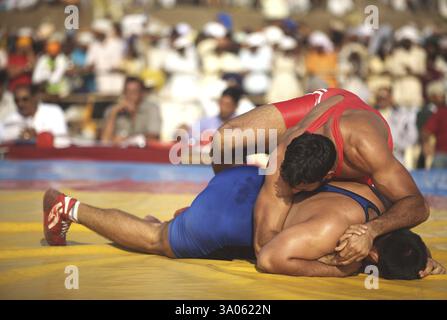 Wrestler Indien Pakistan Freundschaftswrestling Match, Weihe Perpetual Sikh Guru Granth Sahib Khalsa Sports Ground, Nanded Stockfoto
