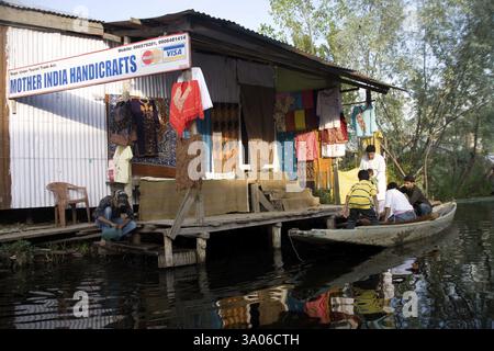 Geschäfte in Dal Lake, Srinagar, Jammu und Kaschmir, Indien, Asien Stockfoto