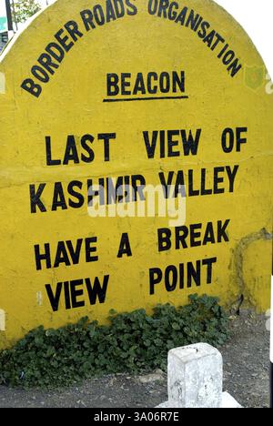 Letzter Blick auf den Aussichtspunkt des Kaschmir-Tals vor dem Jawahar Tunnel auf der Srinagar Jammu Road-Jammu & Kashmir Indien Asien Stockfoto
