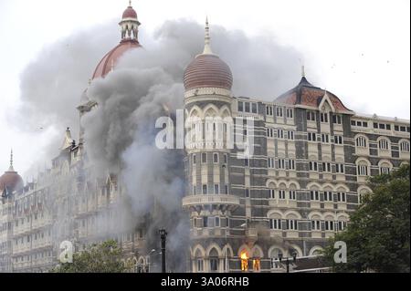 Feuer im Taj Mahal Hotel, nach einem Terroranschlag von Deccan Mujahideen am 26. November 2008 in Bombay Stockfoto