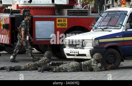 Das Taj Mahal Hotel brannte, nachdem es von Terroristen der Deccan Mudschaheddin in Bombay Mumbai angegriffen wurde Stockfoto
