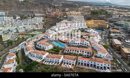 Aus der Vogelperspektive des Ona Las Rosas Resort in Los Gigantes, einem Ferienort an der Westküste Teneriffas auf den Kanarischen Inseln, Spanien Stockfoto