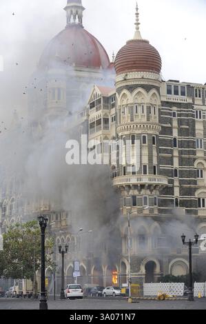 Feuer im Taj Mahal Hotel, nach einem Terroranschlag von Deccan Mujahideen am 26. November 2008 in Bombay Stockfoto