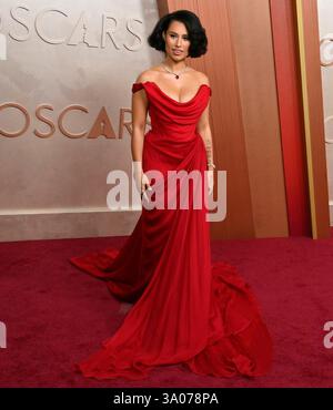 Los Angeles, Usa. März 2025. Raye kommt am Sonntag, den 2. März 2025, auf dem roten Teppich für die 97. Academy Awards in der Hollywood-Sektion von Los Angeles an. Foto: Jim Ruymen/UPI Credit: UPI/Alamy Live News Stockfoto