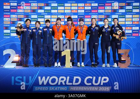 Miho Takagi (JPN), Momoka Horikawa (JPN) und Ayano Sato (JPN) - Joy Beune, Antoinette Rijpma de Jong (NED) und Marijke Groenewoud (NED) - Brittany Bowe (USA), Mia Mangenello (USA) und Greta Myers (USA) bei Team Pursuit Women während der ISU World Cup 6 am 2. März 2025 in Thialf/AFO/AFO/AFO/AFO/AFO Live News Stockfoto