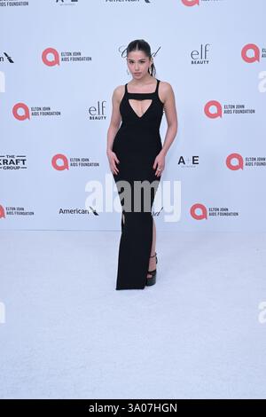 West Hollywood, USA. März 2025. Amanda Diaz kam am 2. März 2025 zur 33. Jährlichen Elton John AIDS Foundation Academy Awards Viewing Party im West Hollywood Park in West Hollywood, CA. © Starbuck/AFF-USA.com Credit: AFF/Alamy Live News Stockfoto