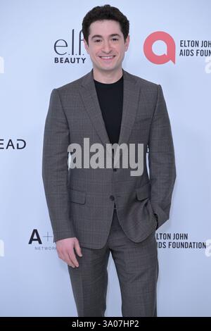 West Hollywood, USA. März 2025. Jason Fuchs kam am 2. März 2025 zur 33. Jährlichen Elton John AIDS Foundation Academy Awards Viewing Party im West Hollywood Park in West Hollywood, CA. © Starbuck/AFF-USA.com Credit: AFF/Alamy Live News Stockfoto