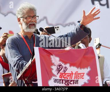 Patna, Indien. März 2025. PATNA, INDIEN - 2. MÄRZ: CPI-ML-Generalsekretär Dipankar Bhattacharya sprach während der „Badlo Bihar Mahajutan“-Kundgebung am 2. März 2025 in Gandhi Maidan in Patna, Indien. (Foto: Santosh Kumar/Hindustan Times/SIPA USA) Credit: SIPA USA/Alamy Live News Stockfoto