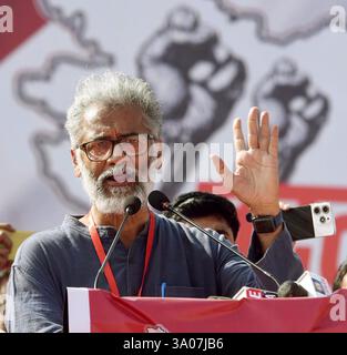 Patna, Indien. März 2025. PATNA, INDIEN - 2. MÄRZ: CPI-ML-Generalsekretär Dipankar Bhattacharya sprach während der „Badlo Bihar Mahajutan“-Kundgebung am 2. März 2025 in Gandhi Maidan in Patna, Indien. (Foto: Santosh Kumar/Hindustan Times/SIPA USA) Credit: SIPA USA/Alamy Live News Stockfoto