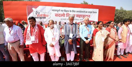 Patna, Indien. März 2025. PATNA, INDIEN - 2. MÄRZ: CPI-ML-Generalsekretär Dipankar Bhattacharya und andere während der „Badlo Bihar Mahajutan“-Kundgebung in Gandhi Maidan am 2. März 2025 in Patna, Indien. (Foto: Santosh Kumar/Hindustan Times/SIPA USA) Credit: SIPA USA/Alamy Live News Stockfoto