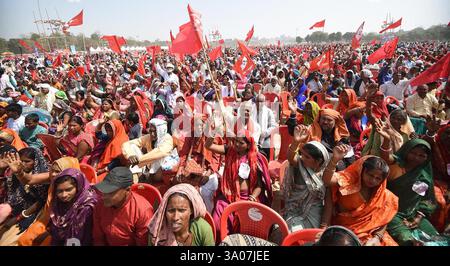 Patna, Indien. März 2025. PATNA, INDIEN - 2. MÄRZ: CPI-ML-Kameraden nahmen am 2. März 2025 an der „Badlo Bihar Mahajutan“-Kundgebung in Gandhi Maidan in Patna Teil. (Foto: Santosh Kumar/Hindustan Times/SIPA USA) Credit: SIPA USA/Alamy Live News Stockfoto