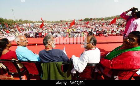 Patna, Indien. März 2025. PATNA, INDIEN - 2. MÄRZ: CPI-ML-Generalsekretär Dipankar Bhattacharya sprach während der „Badlo Bihar Mahajutan“-Kundgebung am 2. März 2025 in Gandhi Maidan in Patna, Indien. (Foto: Santosh Kumar/Hindustan Times/SIPA USA) Credit: SIPA USA/Alamy Live News Stockfoto