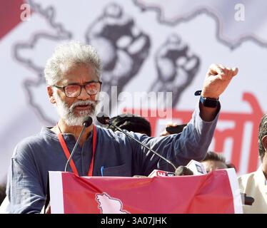 Patna, Indien. März 2025. PATNA, INDIEN - 2. MÄRZ: CPI-ML-Generalsekretär Dipankar Bhattacharya sprach während der „Badlo Bihar Mahajutan“-Kundgebung am 2. März 2025 in Gandhi Maidan in Patna, Indien. (Foto: Santosh Kumar/Hindustan Times/SIPA USA) Credit: SIPA USA/Alamy Live News Stockfoto