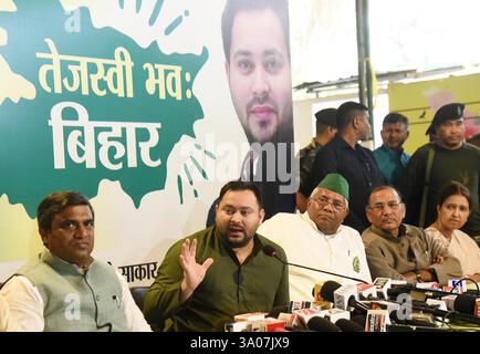 Patna, Indien. März 2025. PATNA, INDIEN - 2. MÄRZ: Oppositionsführer in der Versammlung von Bihar und RJD-Führer Tejashwi Yadav sprach am 2. März 2025 in Patna, Indien. (Foto: Santosh Kumar/Hindustan Times/SIPA USA) Credit: SIPA USA/Alamy Live News Stockfoto
