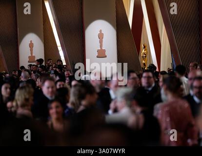 Los Angeles, Usa. März 2025. Talent und Medien füllen den Teppich bei den 97. Academy Awards in der Hollywood-Sektion von Los Angeles am Sonntag, den 2. März 2025. Foto: John Angelillo/UPI Credit: UPI/Alamy Live News Stockfoto